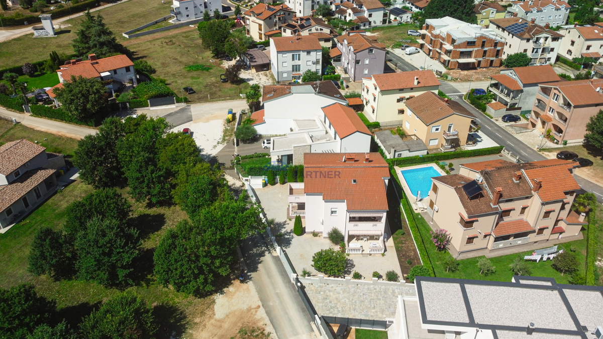 Casa indipendente con 4 appartamenti, Funtana