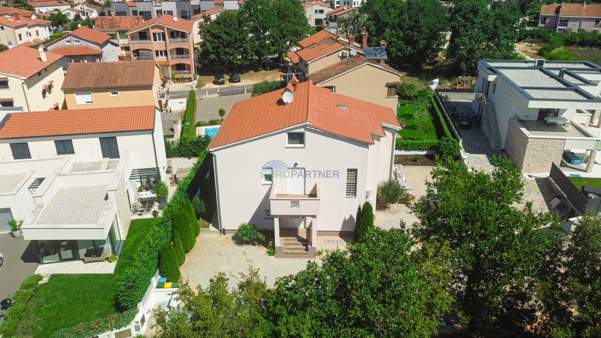 Casa indipendente con 4 appartamenti, Funtana