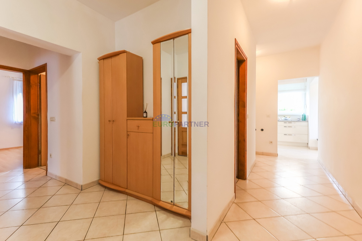 Casa indipendente con 4 appartamenti, Funtana