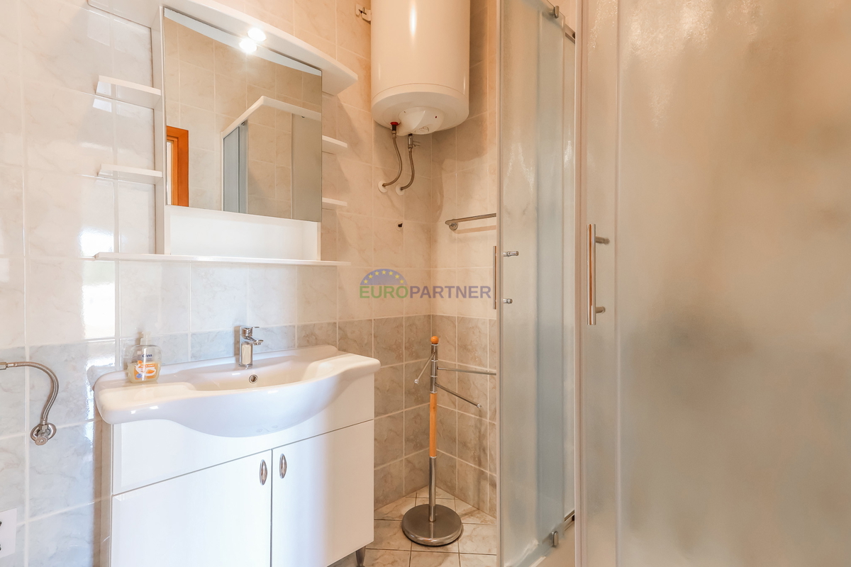 Casa indipendente con 4 appartamenti, Funtana