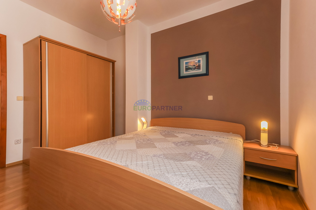 Casa indipendente con 4 appartamenti, Funtana