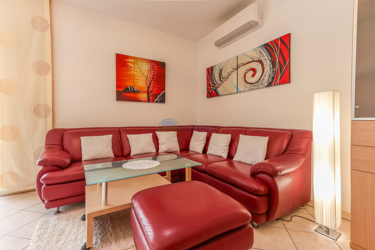 Casa indipendente con 4 appartamenti, Funtana