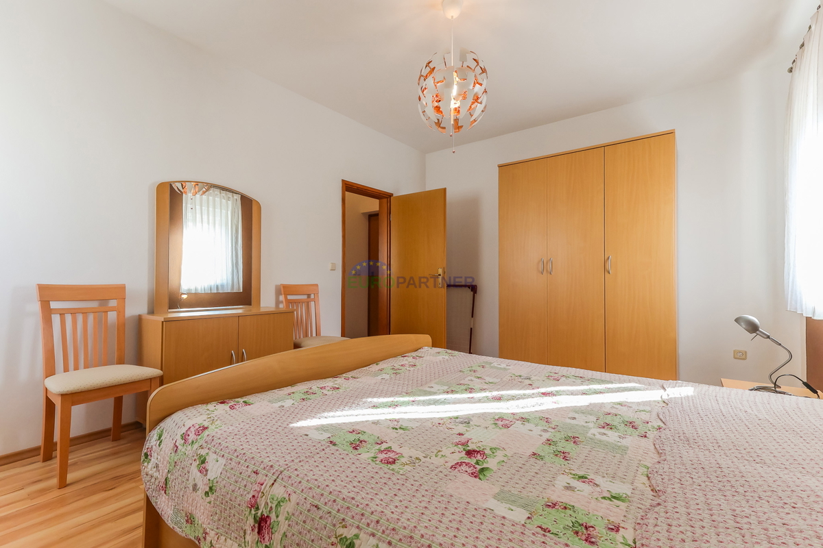 Casa indipendente con 4 appartamenti, Funtana