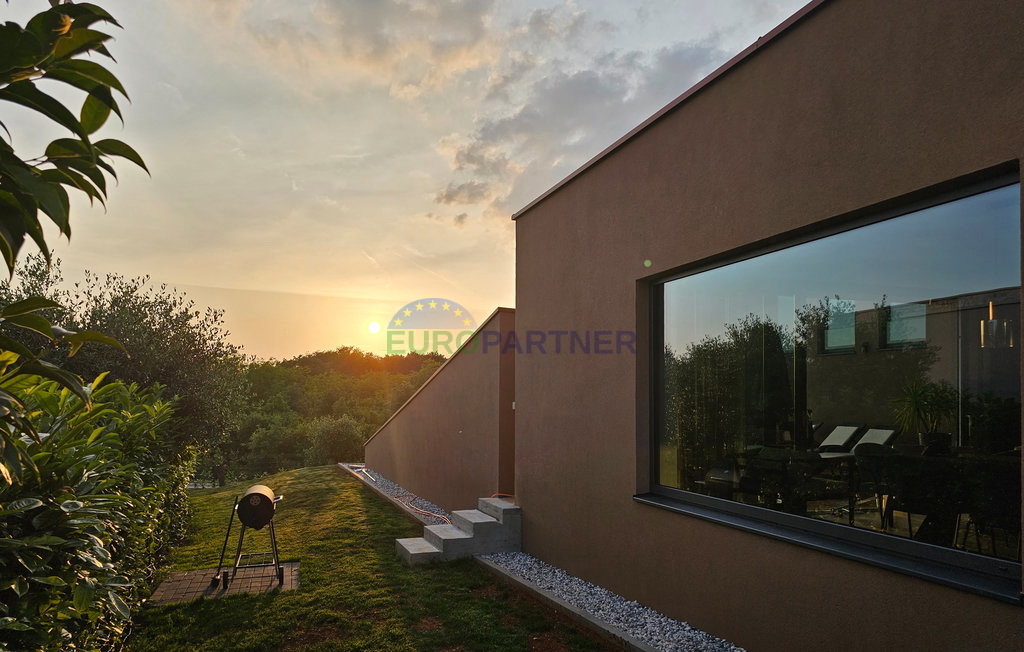 Istra, Novigrad, villa moderna con piscina