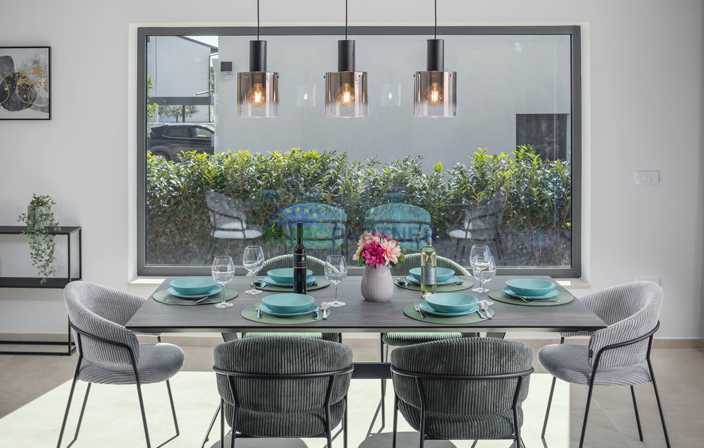 Istra, Novigrad, villa moderna con piscina