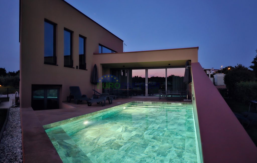 Istra, Novigrad, villa moderna con piscina