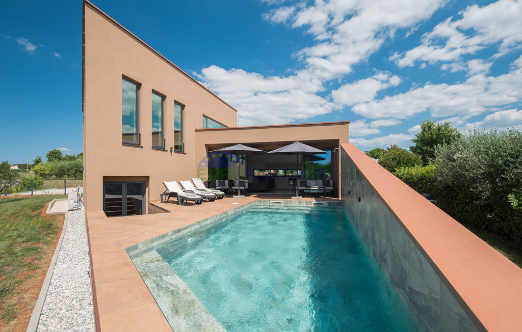 Istra, Novigrad, villa moderna con piscina