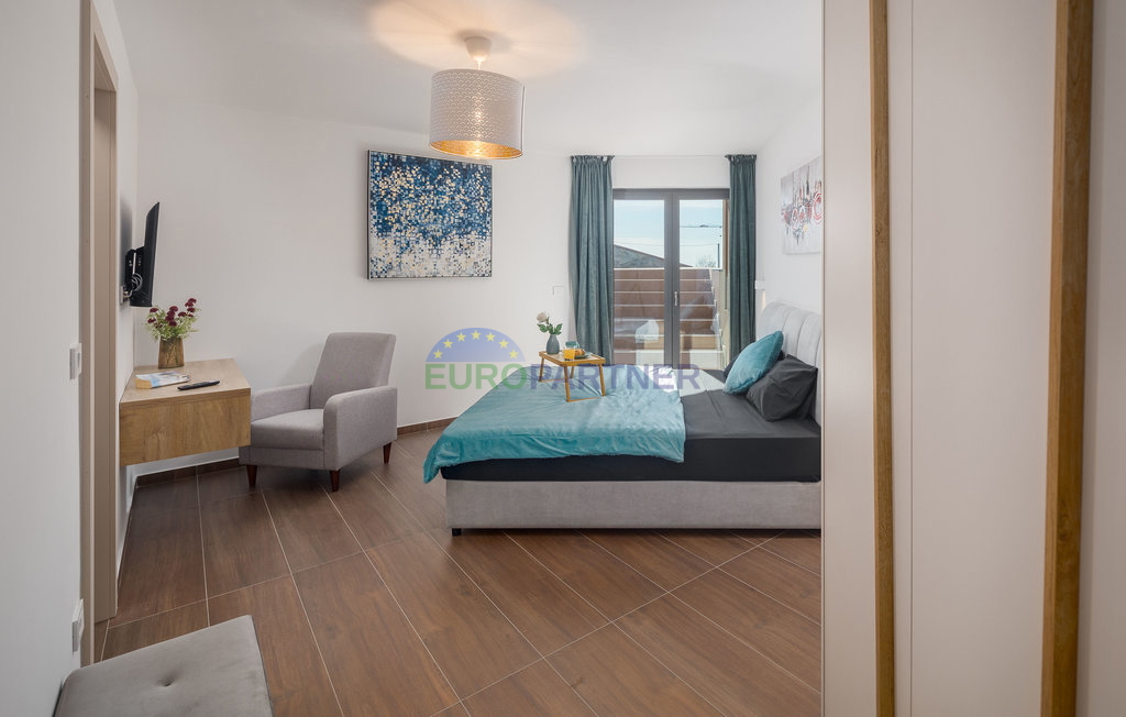 Istra, Novigrad, villa moderna con piscina