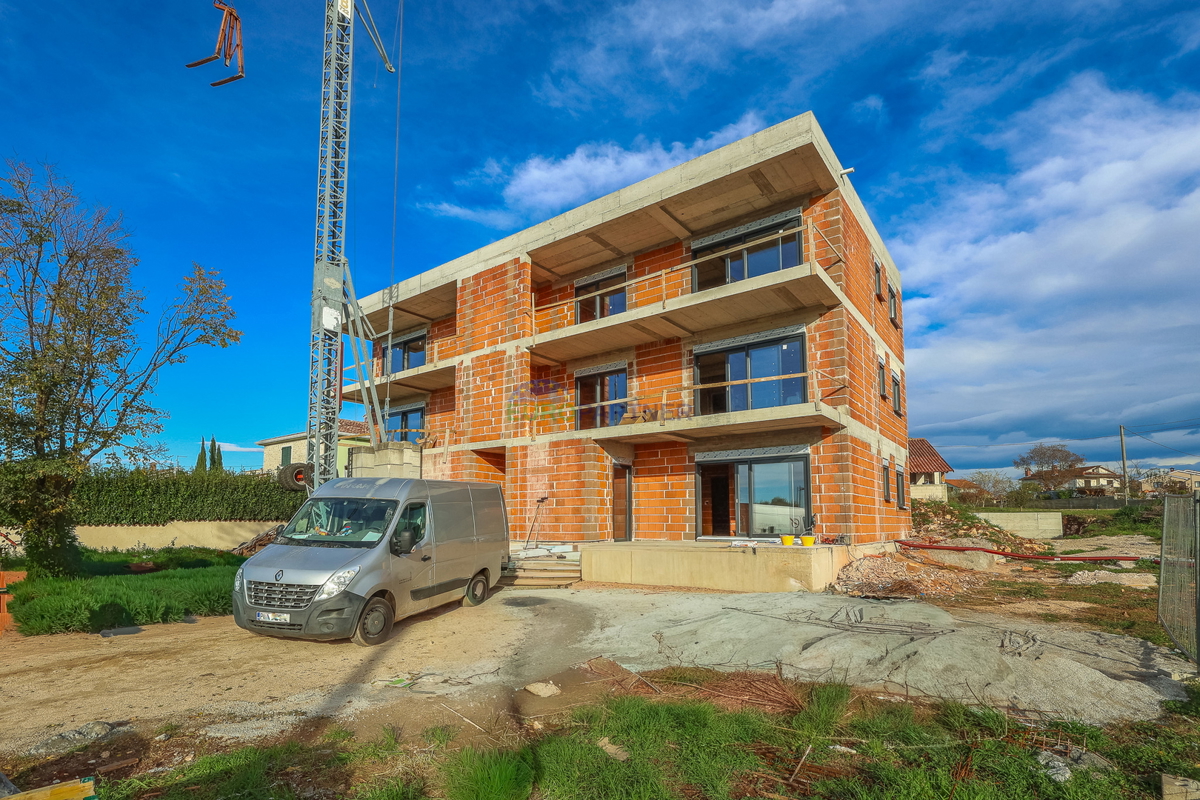 Appartamento con cortile di 400 m2, Poreč