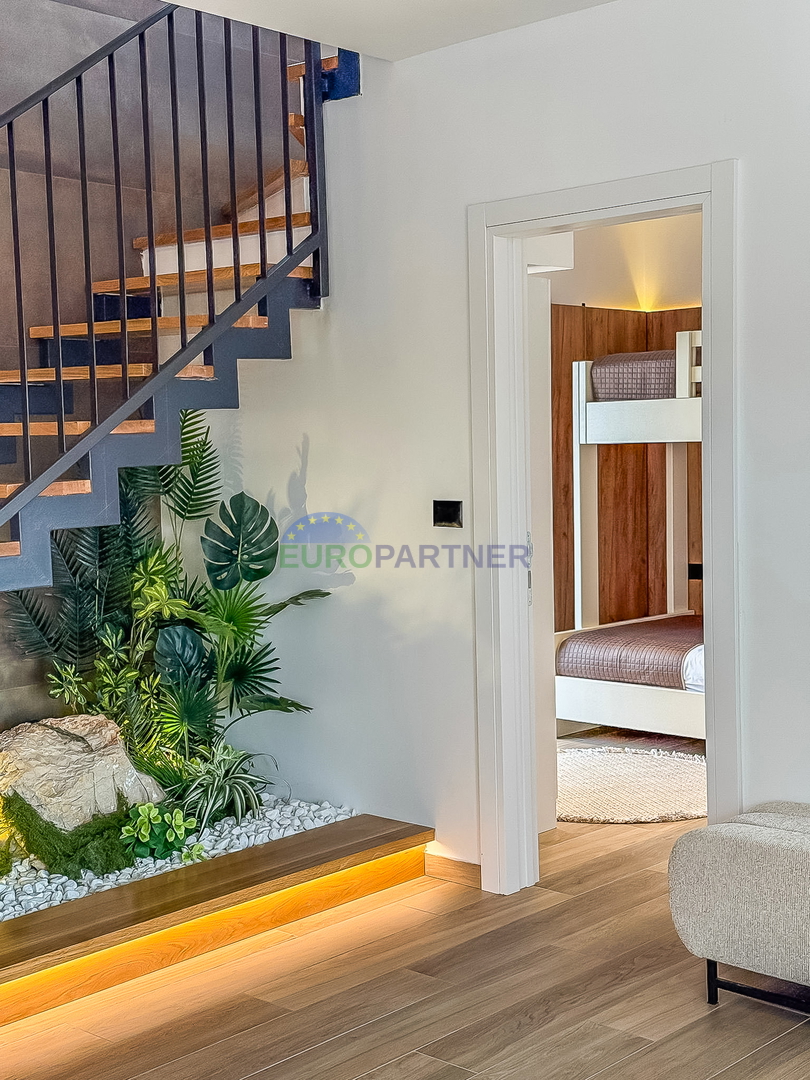 Una bellissima casa moderna con piscina, a 5 km da Parenzo e dal mare!