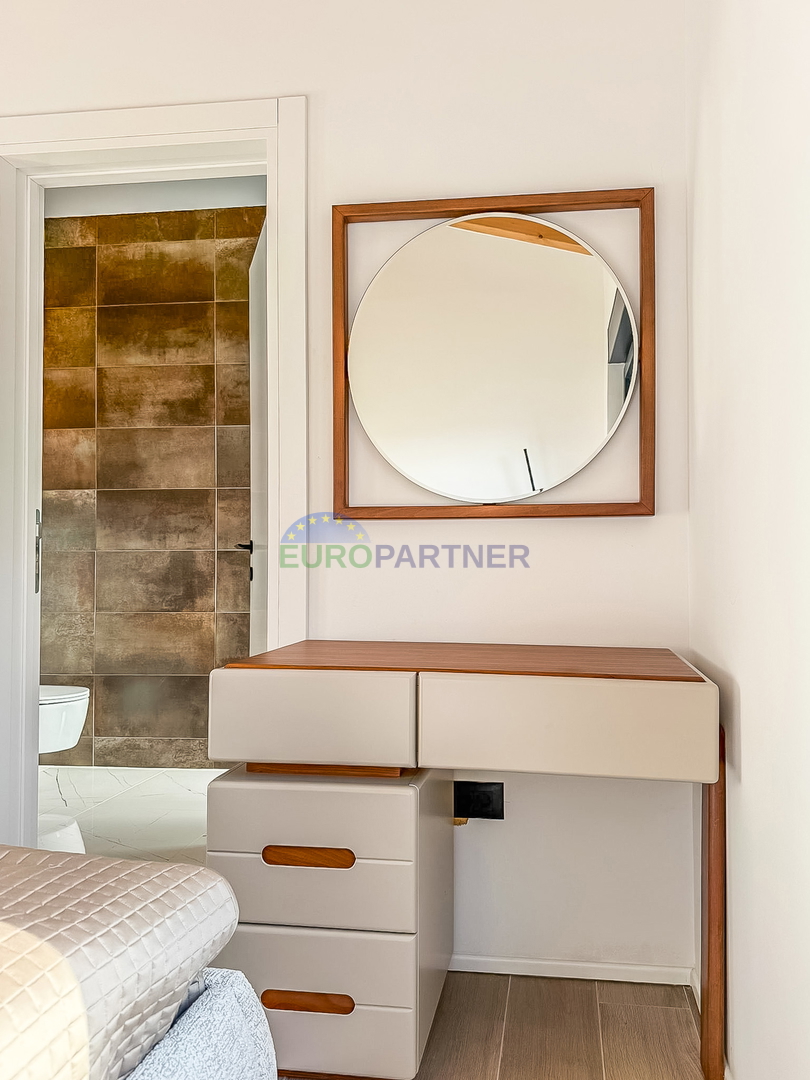 Una bellissima casa moderna con piscina, a 5 km da Parenzo e dal mare!