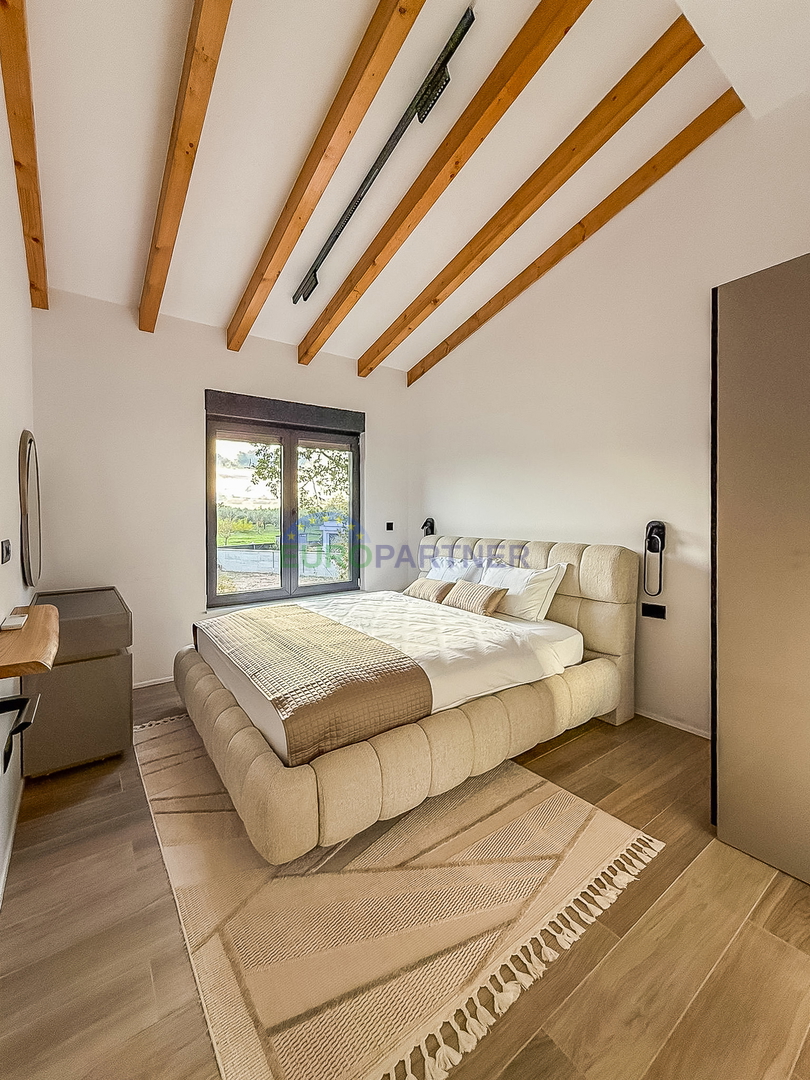 Una bellissima casa moderna con piscina, a 5 km da Parenzo e dal mare!