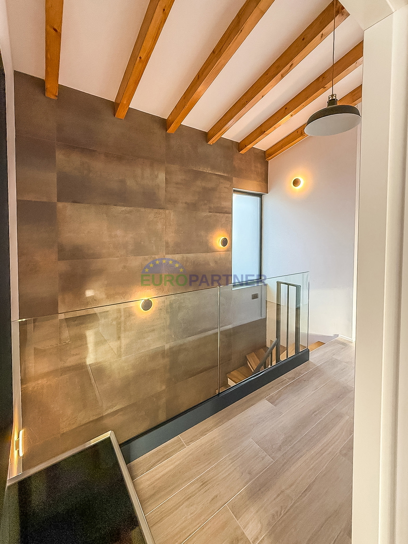 Una bellissima casa moderna con piscina, a 5 km da Parenzo e dal mare!