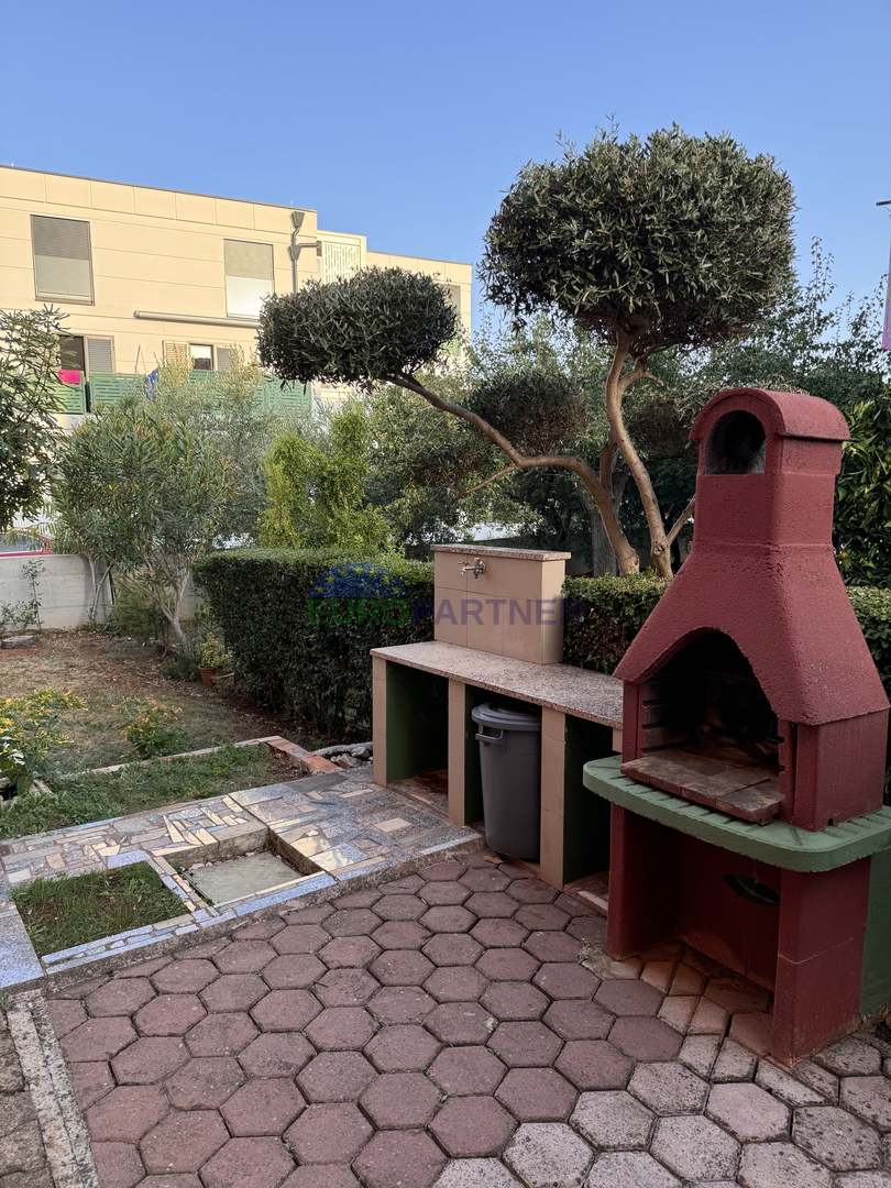 Istria, Novigrad, appartamento con giardino vicino al mare