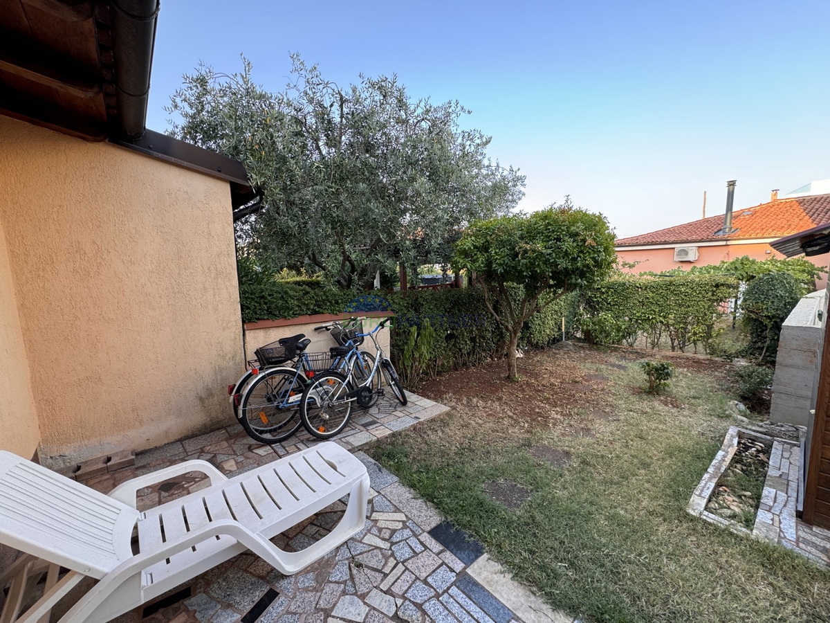 Istria, Novigrad, appartamento con giardino vicino al mare