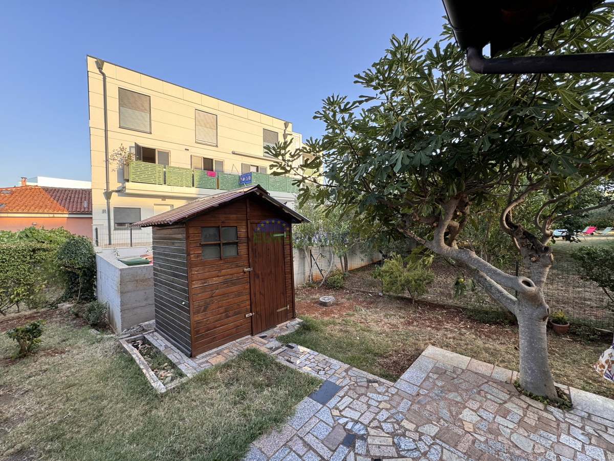 Istria, Novigrad, appartamento con giardino vicino al mare