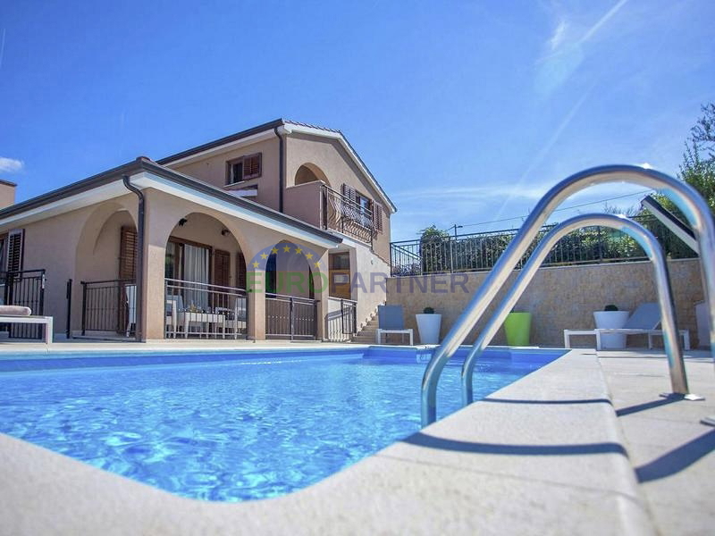 Casa con vista aperta sulla natura, Parenzo, a 7 km dal mare