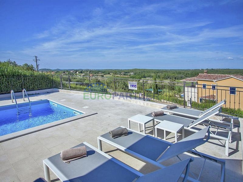 Casa con vista aperta sulla natura, Parenzo, a 7 km dal mare