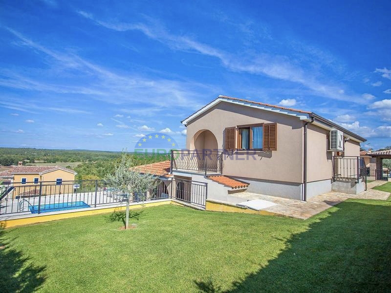 Casa con vista aperta sulla natura, Parenzo, a 7 km dal mare