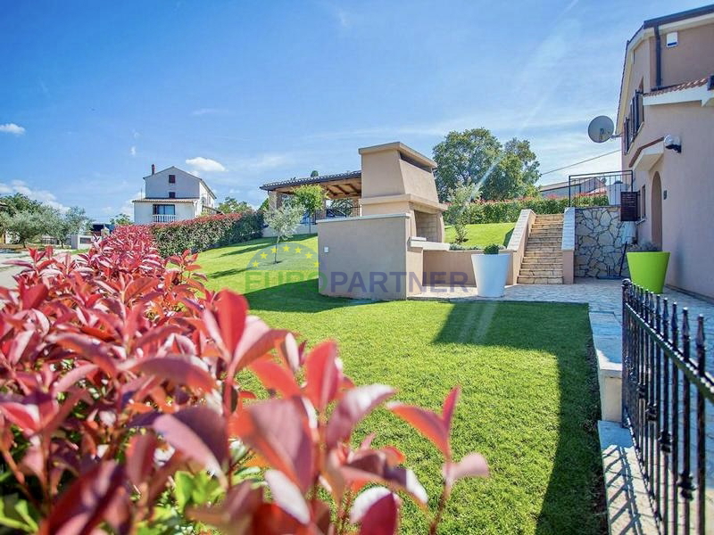 Casa con vista aperta sulla natura, Parenzo, a 7 km dal mare