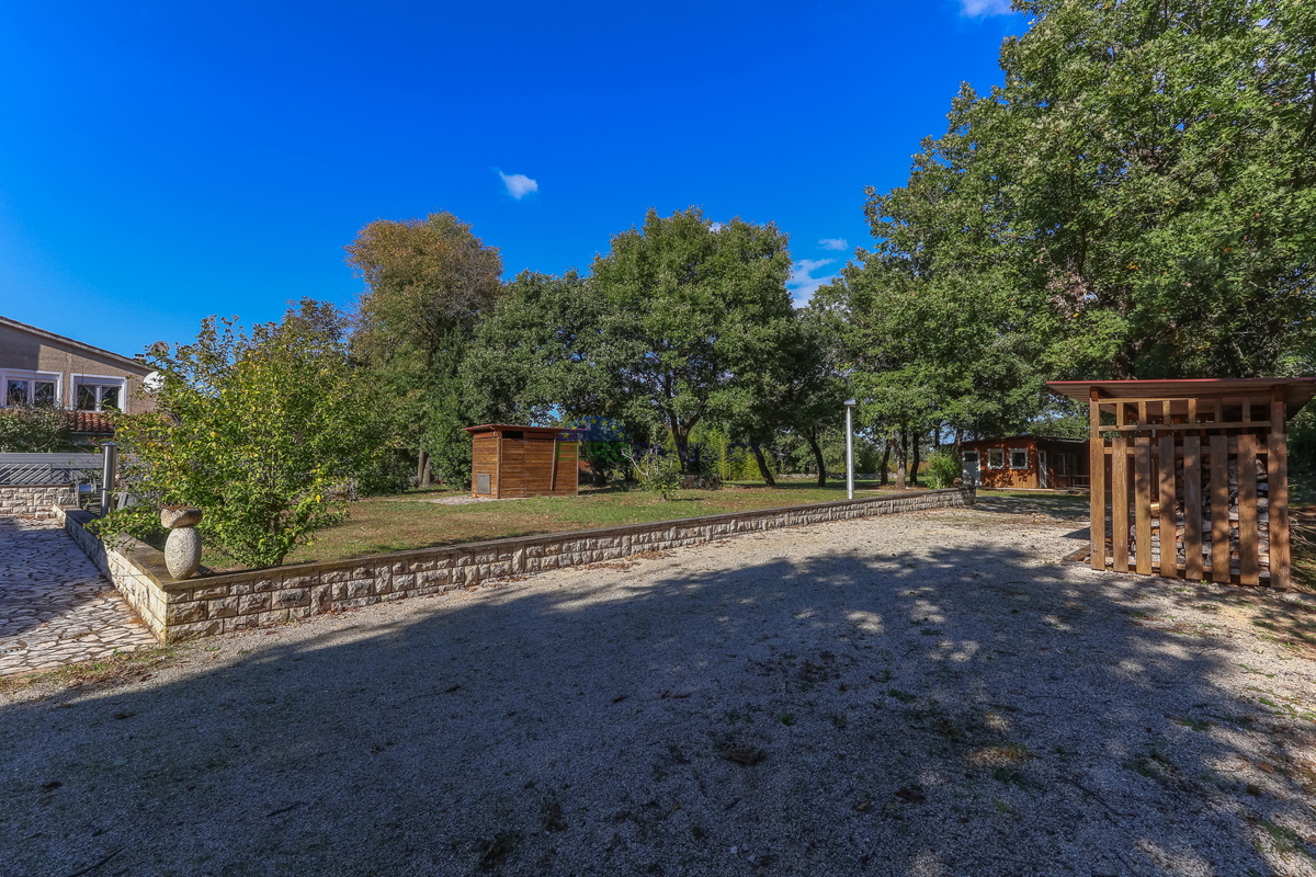 Casa indipendente con giardino di 6600 m2, Sveti Lovreč, Istria
