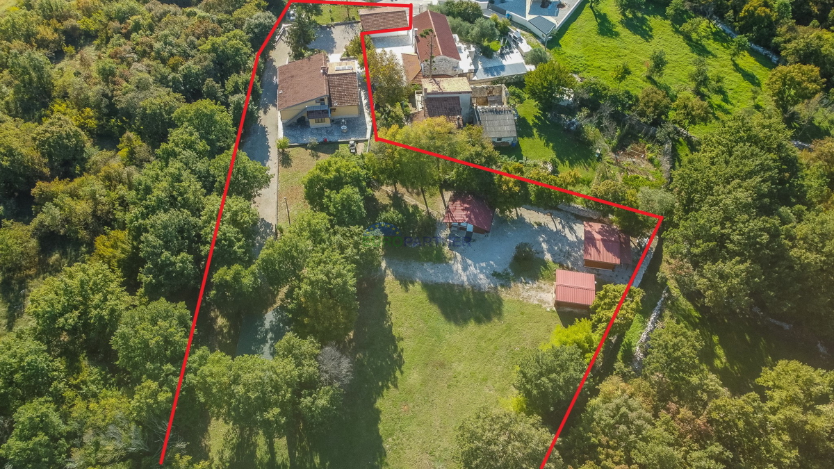 Casa indipendente con giardino di 6600 m2, Sveti Lovreč, Istria