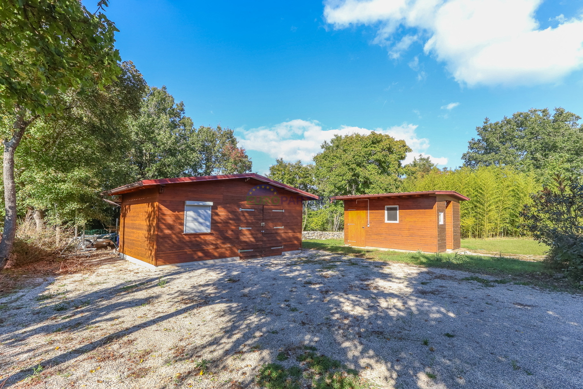 Casa indipendente con giardino di 6600 m2, Sveti Lovreč, Istria