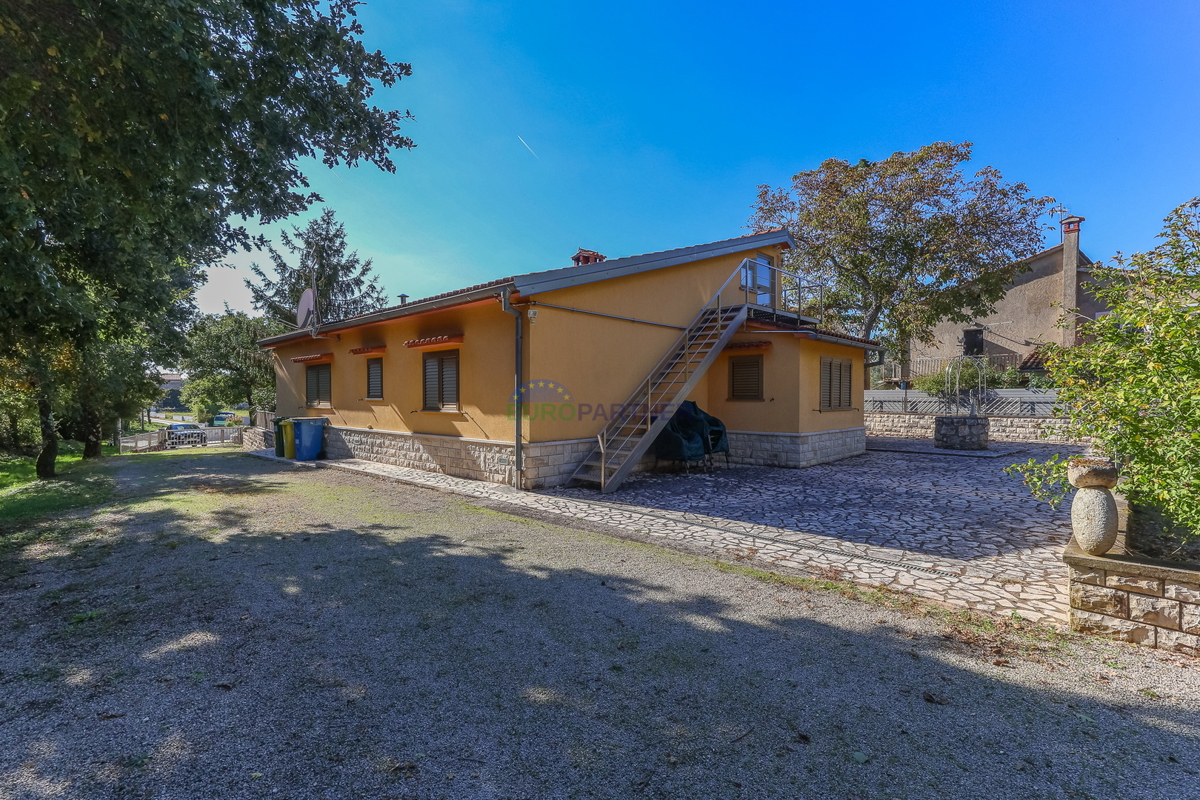 Casa indipendente con giardino di 6600 m2, Sveti Lovreč, Istria