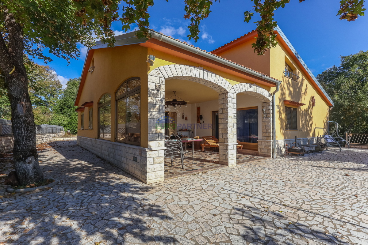 Casa indipendente con giardino di 6600 m2, Sveti Lovreč, Istria