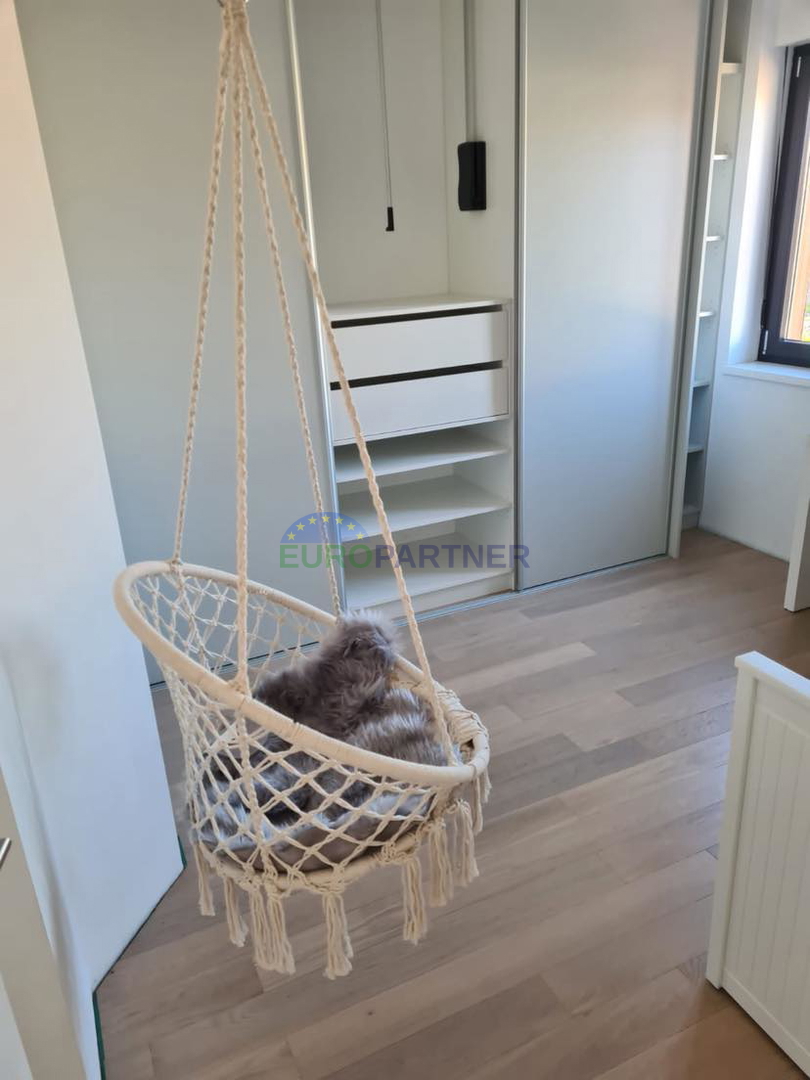 Moderna casa di nuova costruzione con 2 appartamenti e piscina, zona Parenzo