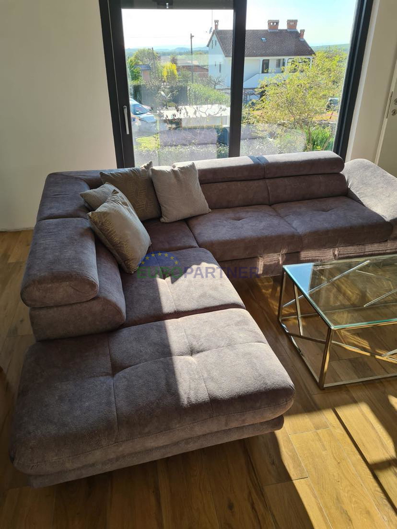 Moderna casa di nuova costruzione con 2 appartamenti e piscina, zona Parenzo