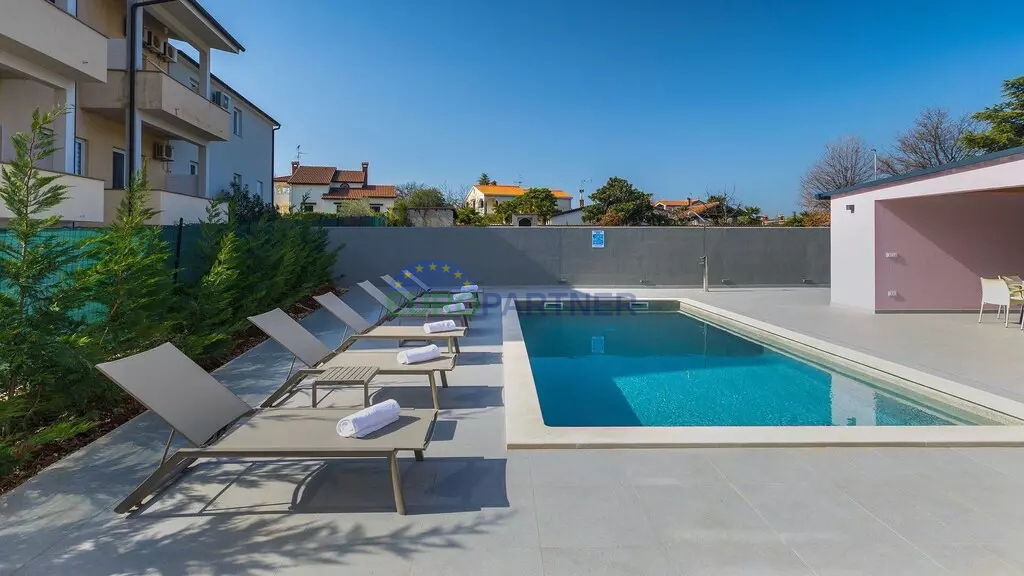 Villa moderna a 800 metri dal mare a Parenzo