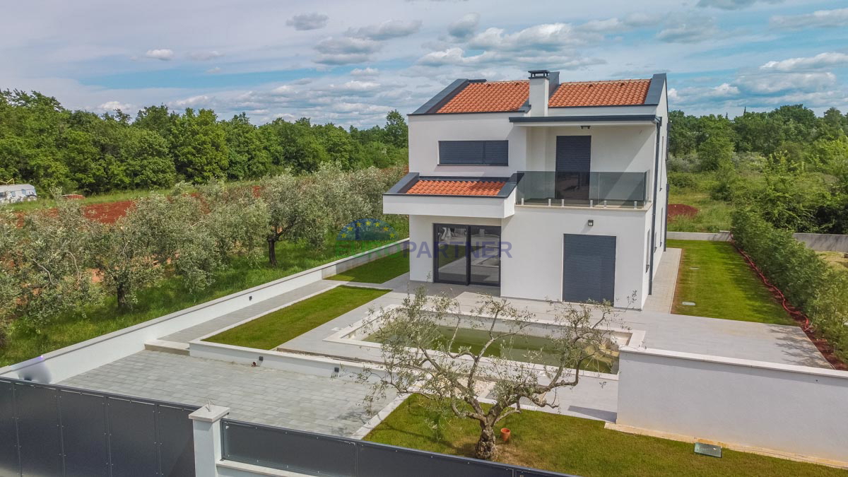 Parenzo 5 km, nuova villa con piscina, design moderno