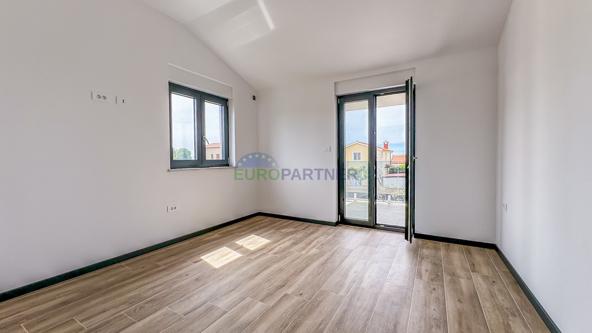 Parenzo 5 km, nuova villa con piscina, design moderno