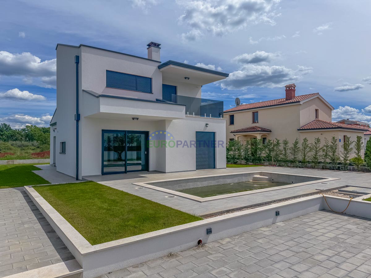Parenzo 5 km, nuova villa con piscina, design moderno