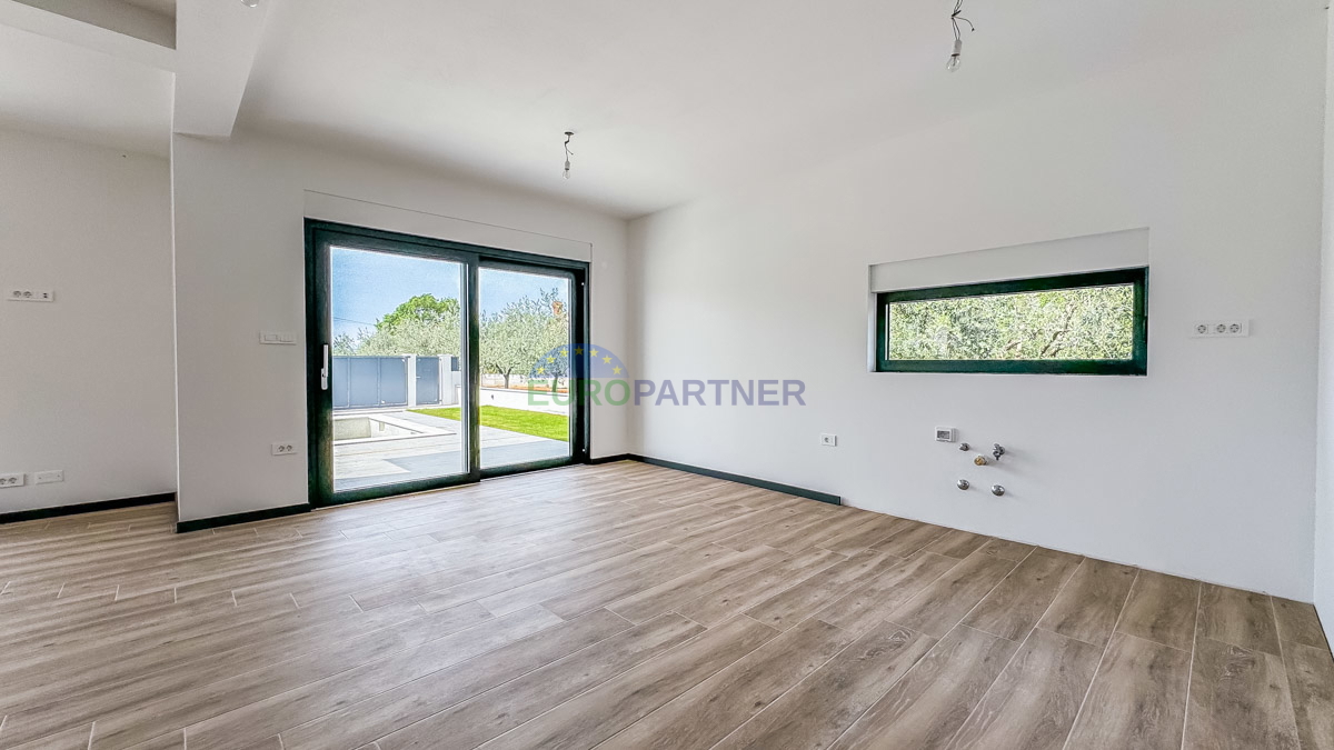 Parenzo 5 km, nuova villa con piscina, design moderno