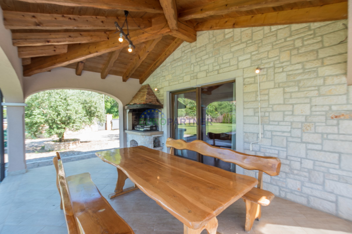 Istria, Rovigno, bella casa con piscina e ampio giardino