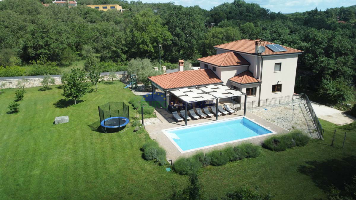 Istria, Rovigno, bella casa con piscina e ampio giardino