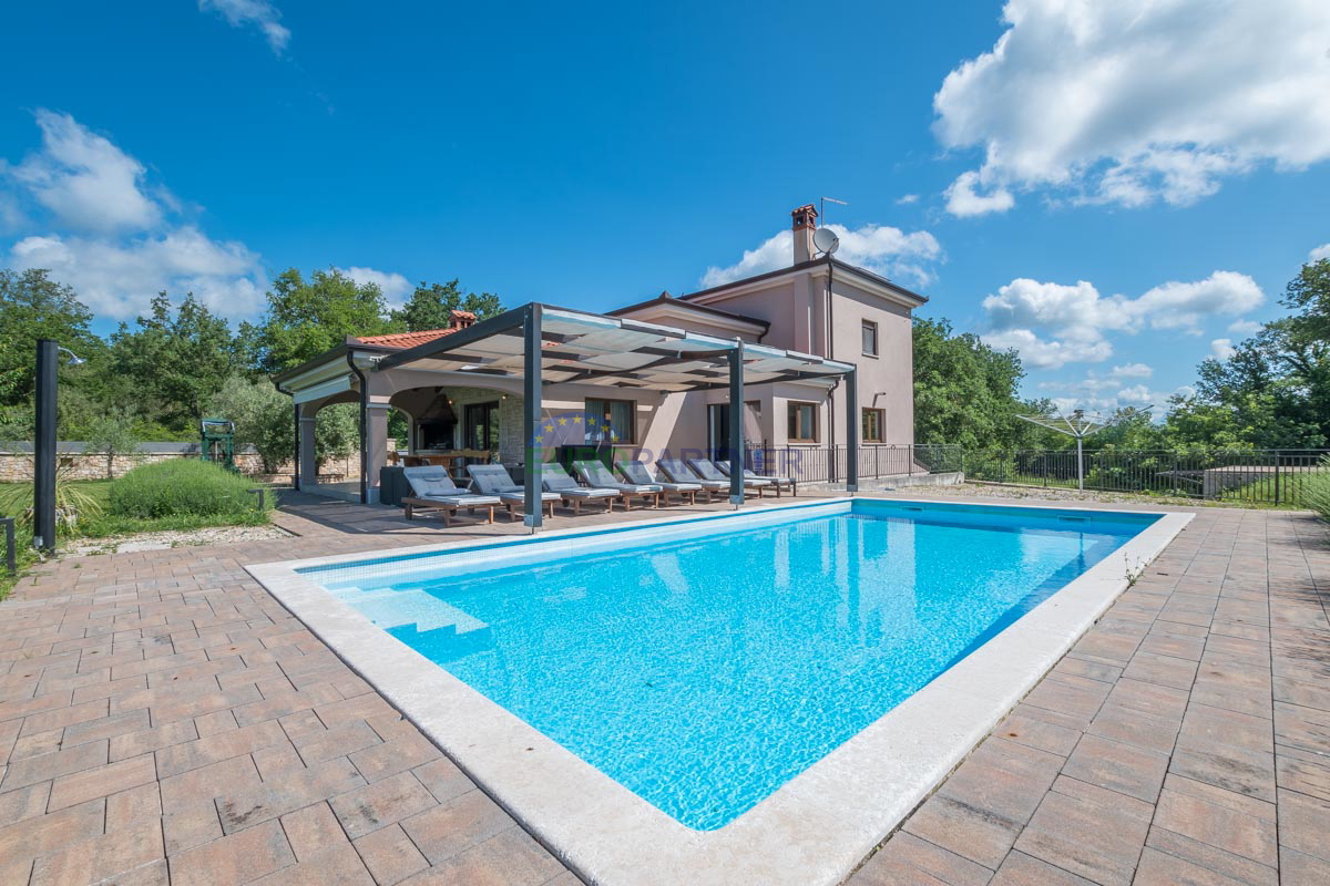 Istria, Rovigno, bella casa con piscina e ampio giardino