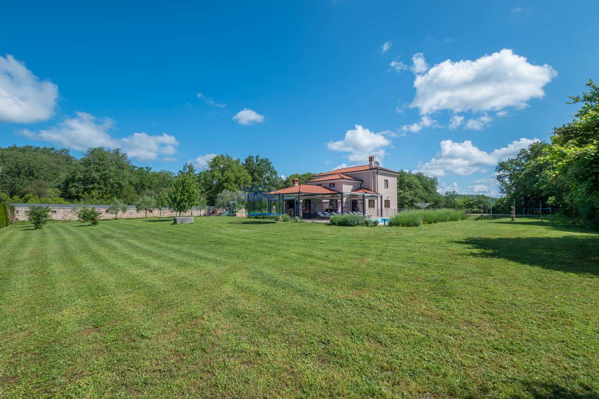 Istria, Rovigno, bella casa con piscina e ampio giardino