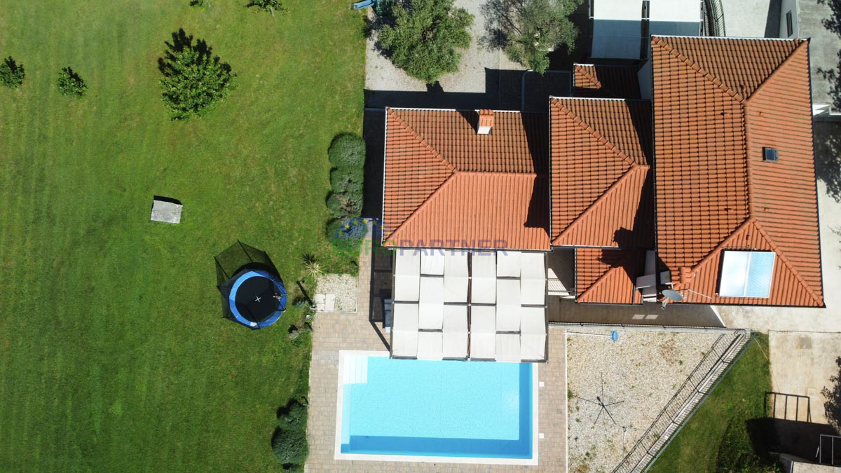 Istria, Rovigno, bella casa con piscina e ampio giardino