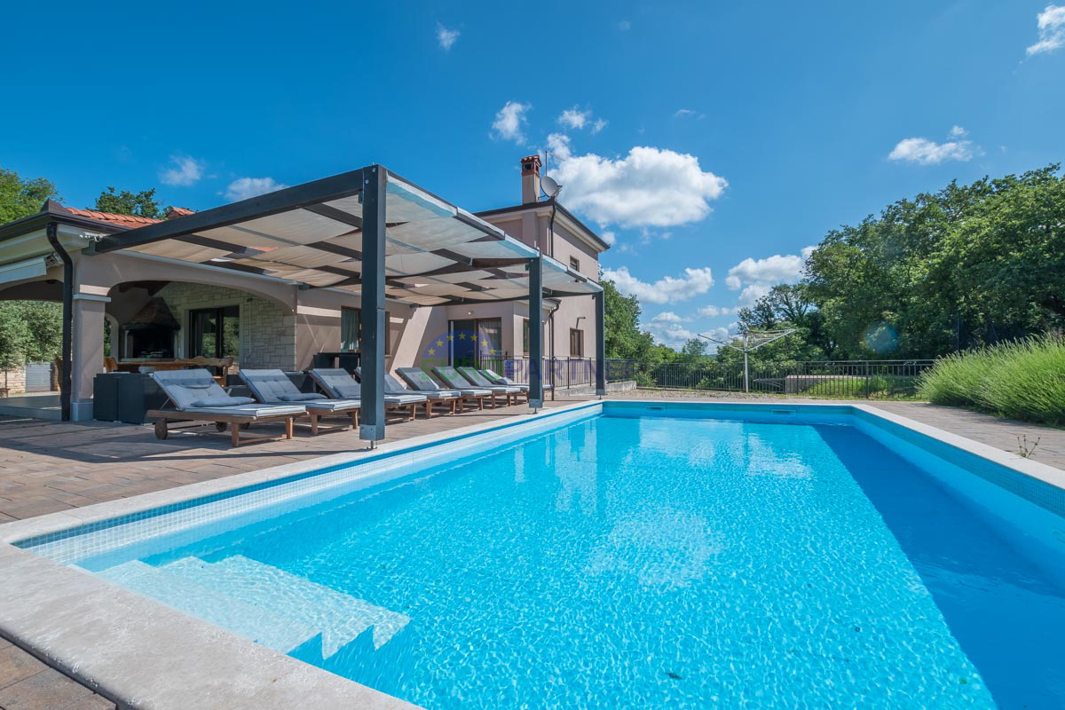 Istria, Rovigno, bella casa con piscina e ampio giardino