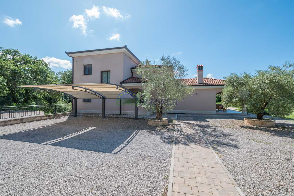 Istria, Rovigno, bella casa con piscina e ampio giardino