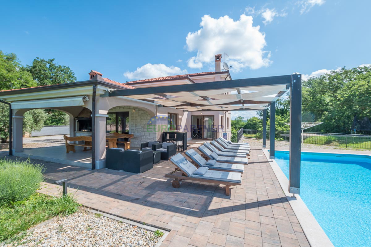 Istria, Rovigno, bella casa con piscina e ampio giardino