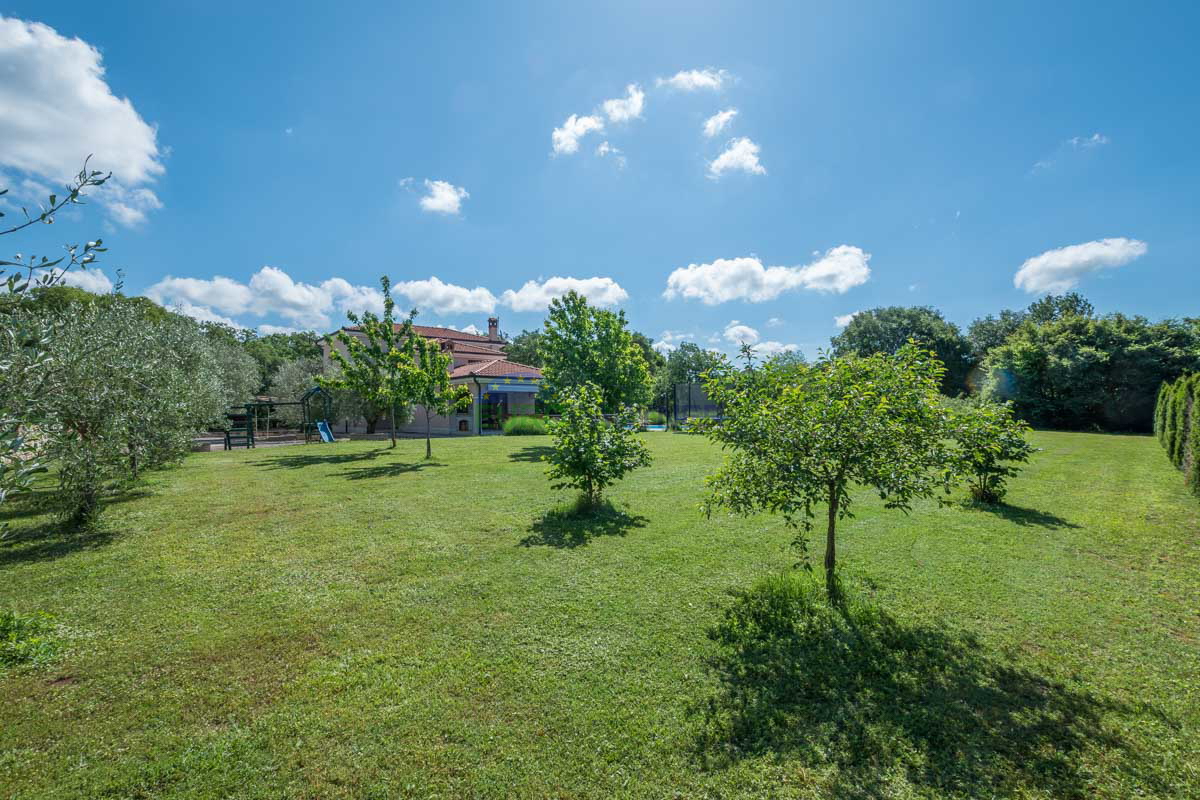 Istria, Rovigno, bella casa con piscina e ampio giardino