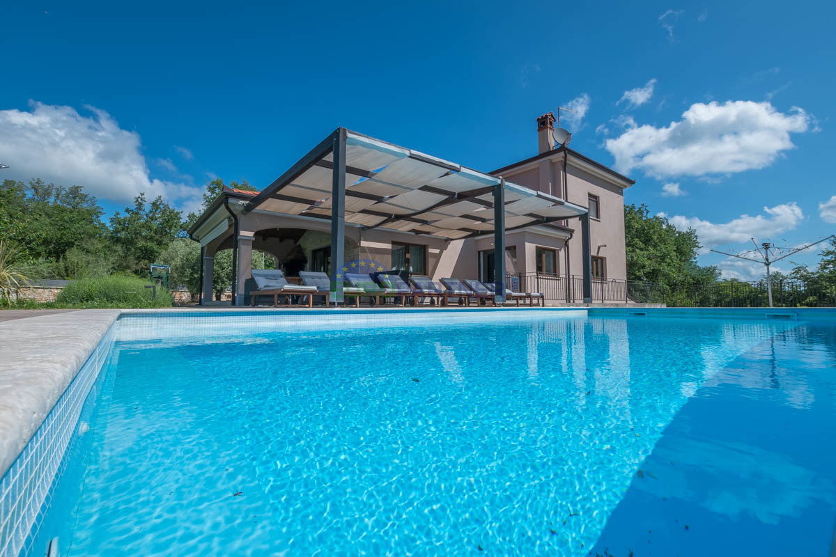 Istria, Rovigno, bella casa con piscina e ampio giardino