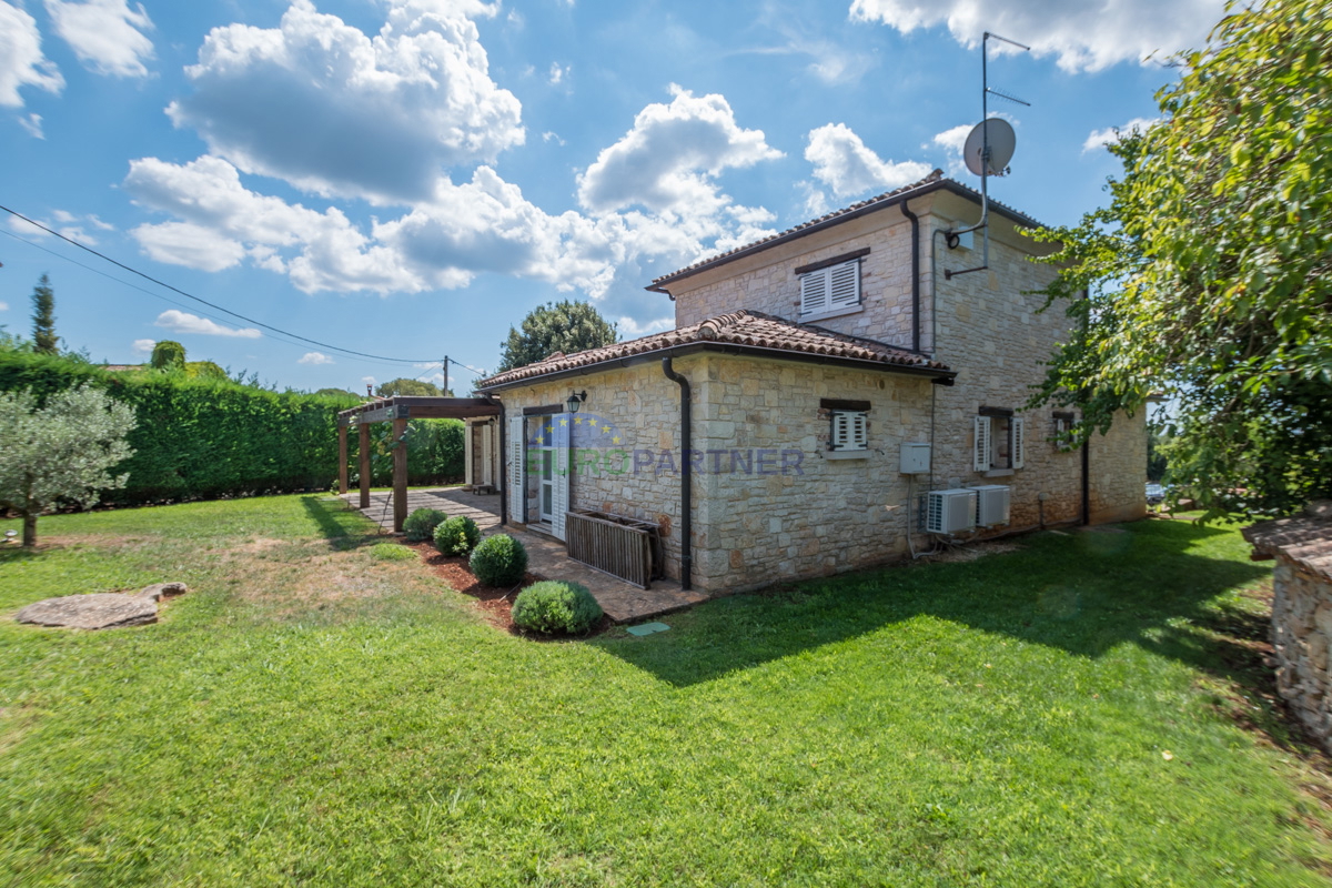 Villa in pietra con piscina riscaldata, Parenzo, dintorni