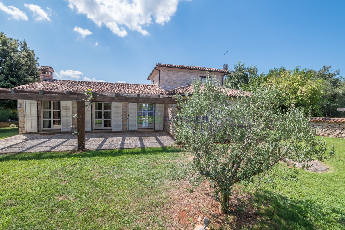 Villa in pietra con piscina riscaldata, Parenzo, dintorni