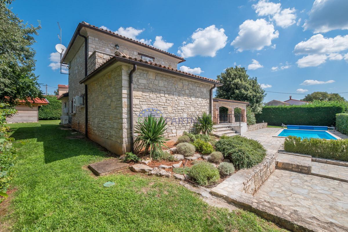 Villa in pietra con piscina riscaldata, Parenzo, dintorni