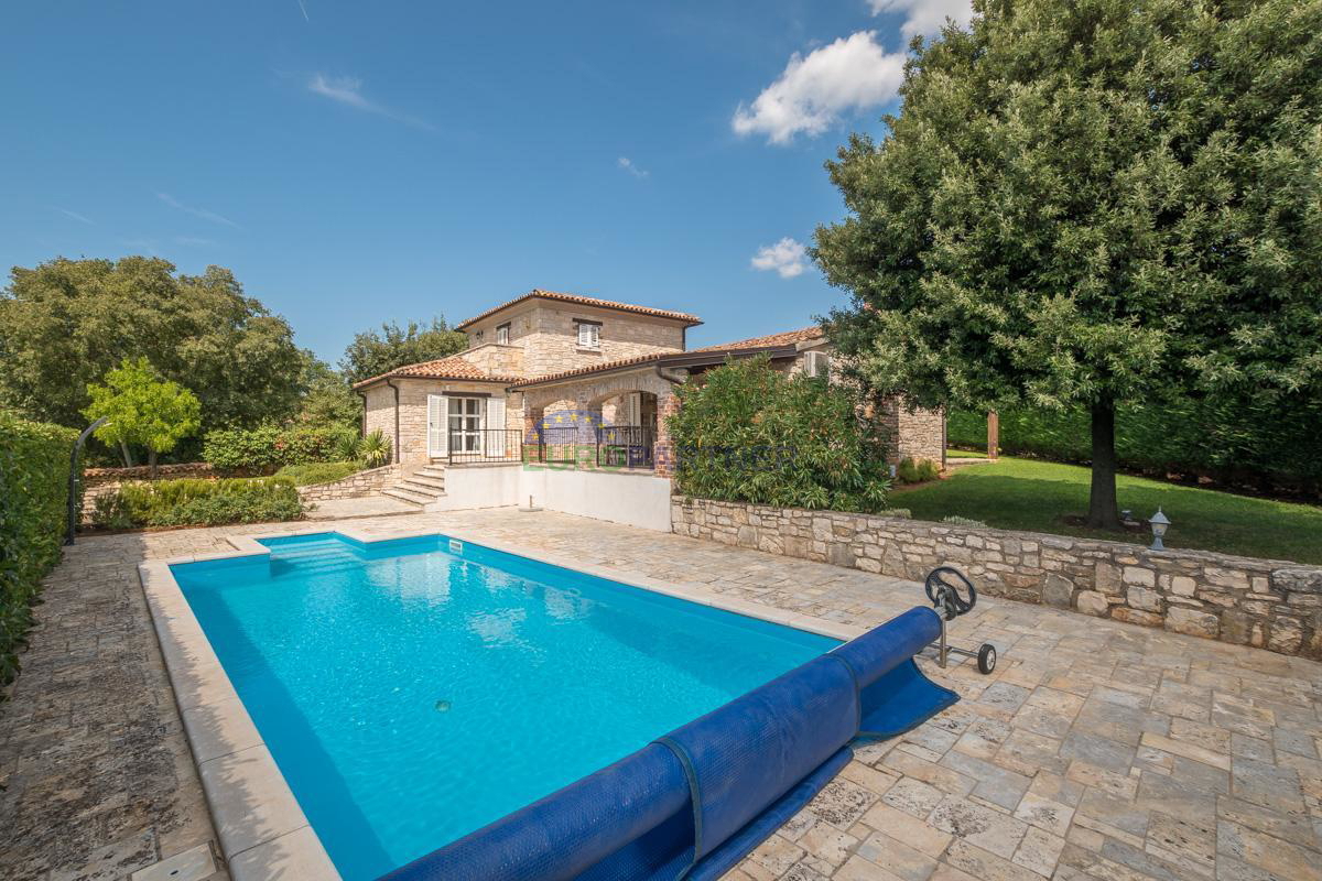 Villa in pietra con piscina riscaldata, Parenzo, dintorni